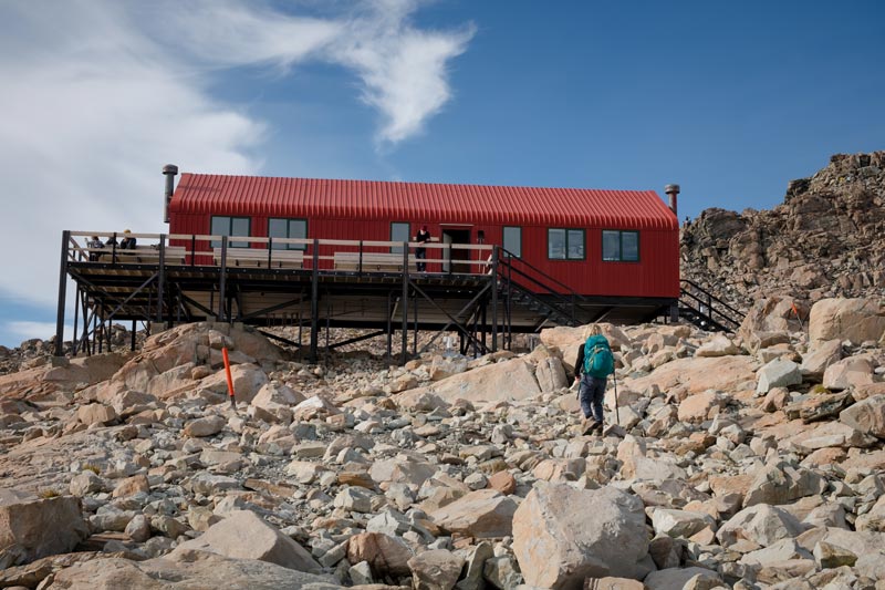 Young Kipton (5) reaches Mueller Hut Mt Cook