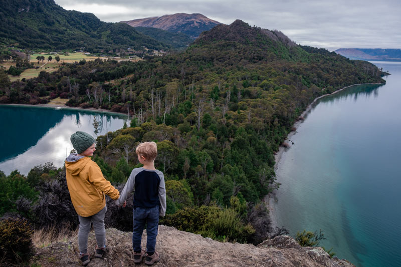 Bobs Cove Track, an easy short trail with stunning views •