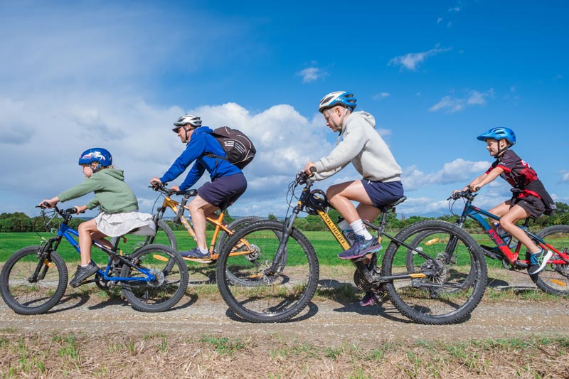 family cycle on the Tasman Great Taste Trail